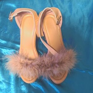 NWOT Fuzzy Platforms size 39 (US W8) NEVER WORN